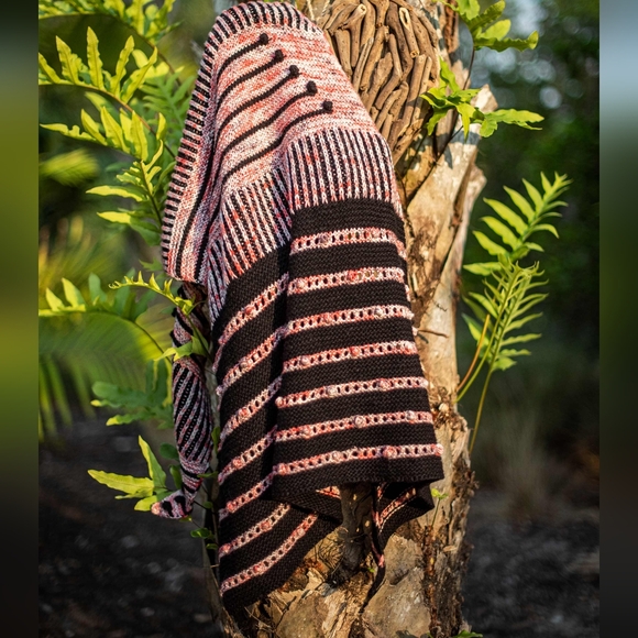 Gift With the Purchase of Any Three Shawls from my Collection. Not for sale - Picture 9 of 10